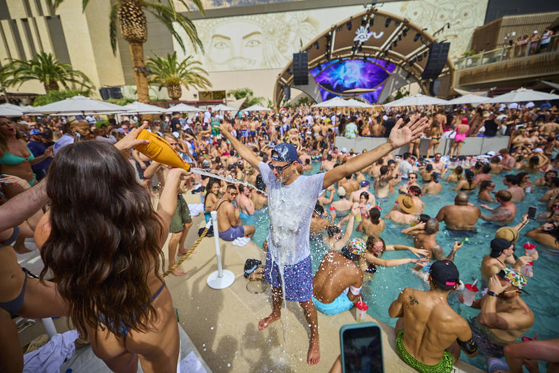 Wet Republic announces opening date and initial 2018 pool party schedule –  Electronic Vegas