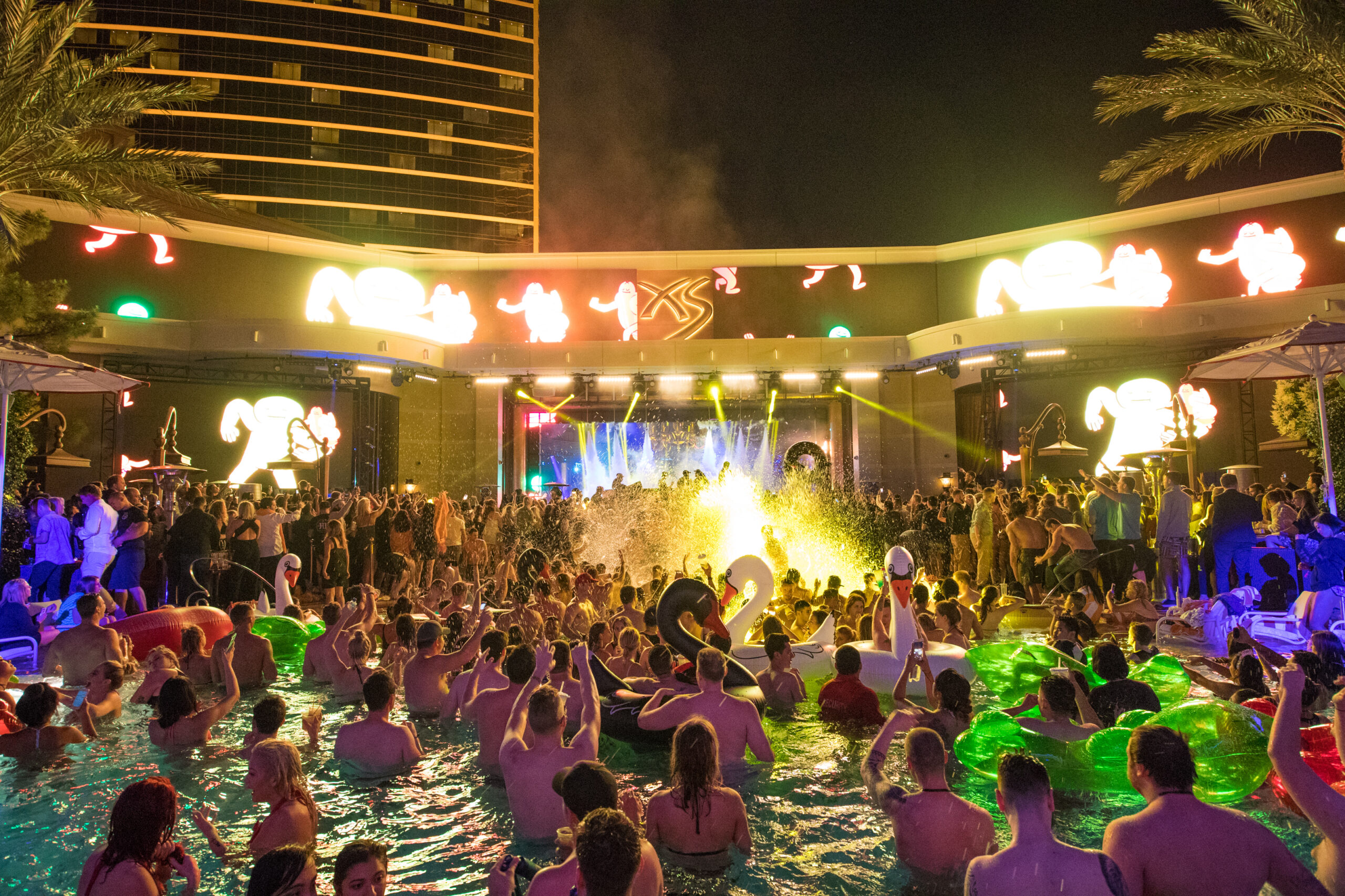 The Best Nightclubs in Las Vegas to Party the Night (and Day) Away!