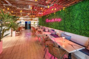 Rosé All Day neon sign at Hampton Social in Nashville